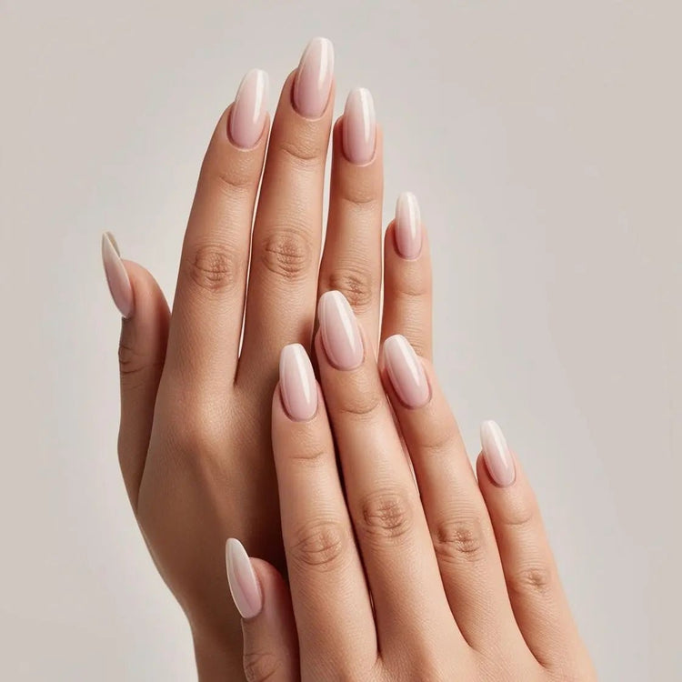 french manucure ballerine ou ongle mi long ongle, une french carre, des faux ongles reutilisable sans colle ou encore ongle french original vous avez le choix