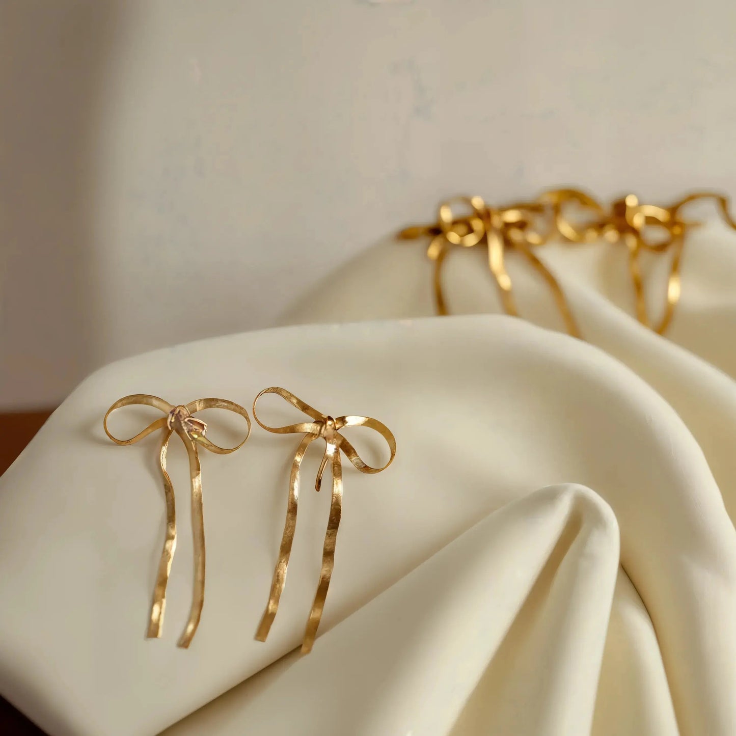 Clip cheveux doré : Un clip doré élégant pour un maintien chic de vos cheveux. elegance bijoux