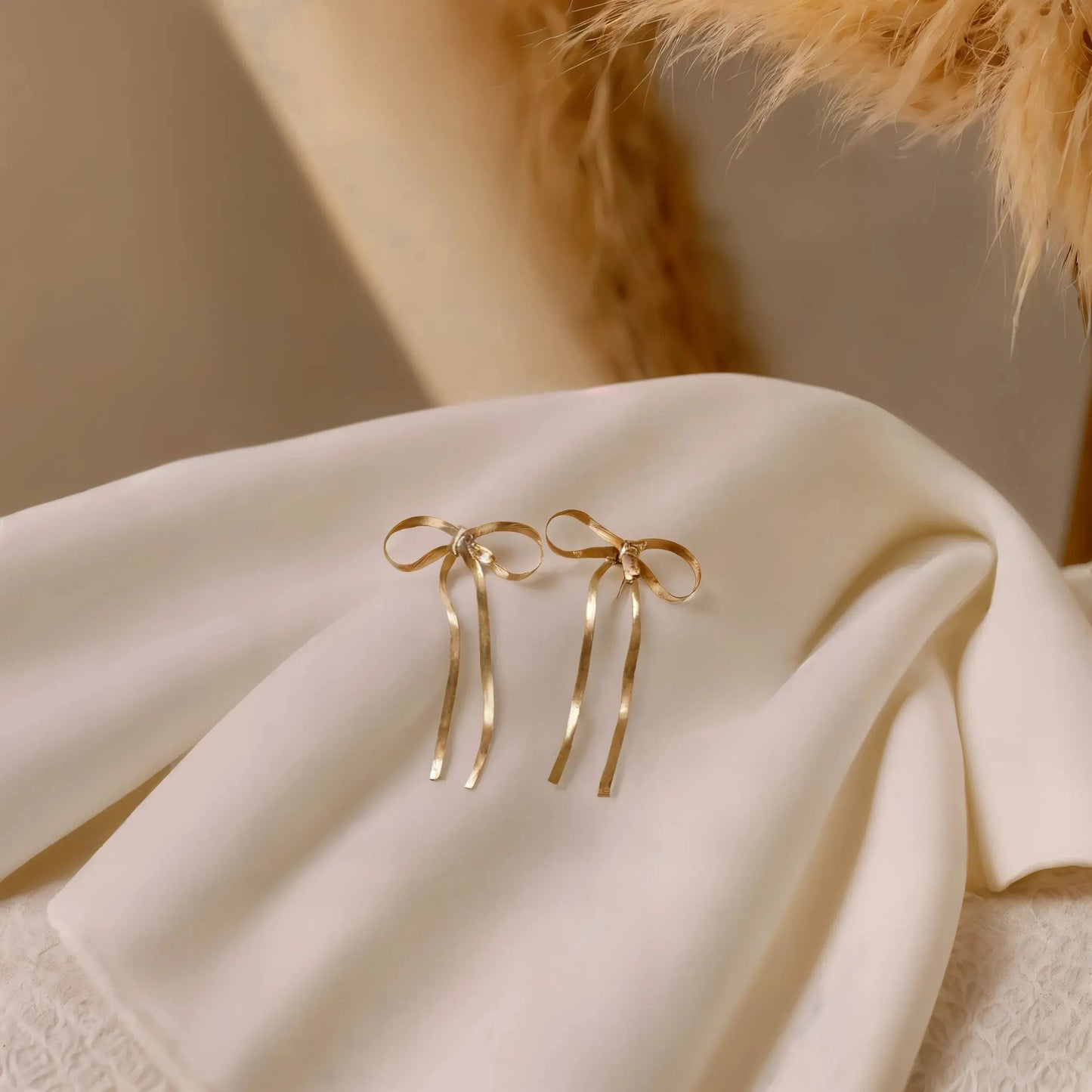 Clip cheveux femme : Un clip chic et pratique pour maintenir vos cheveux avec style.