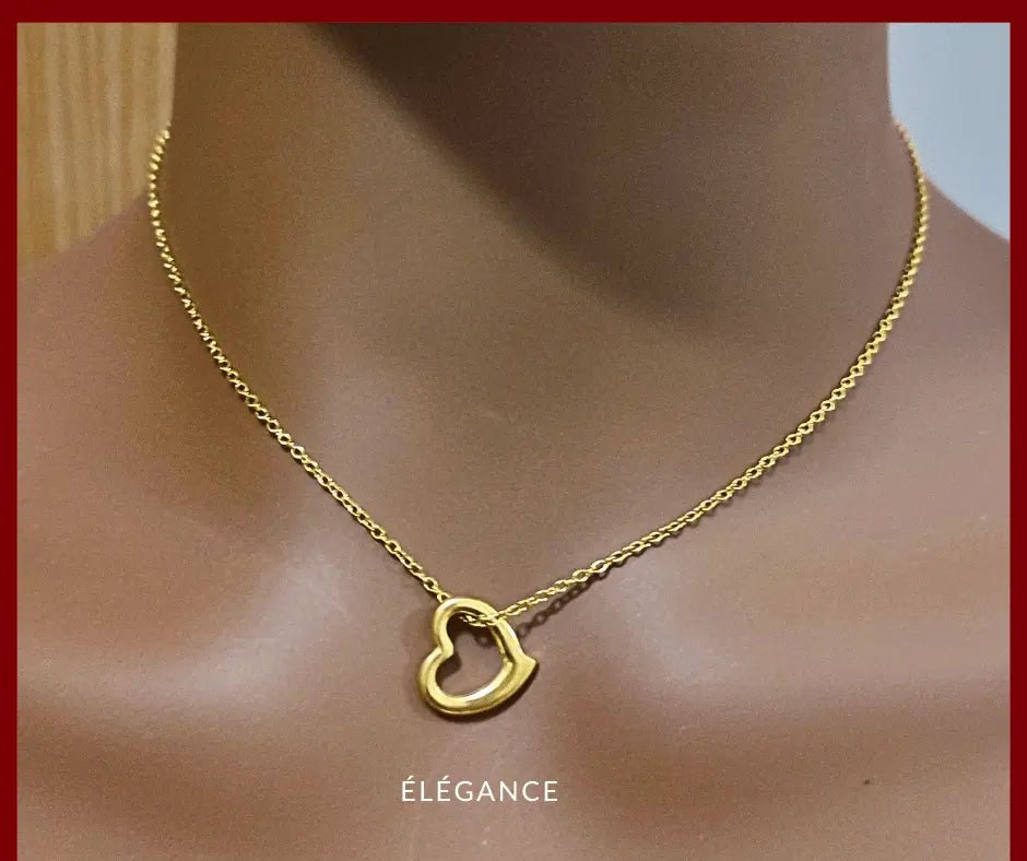 Collier en acier inoxydable doré avec breloque en forme de cœur, design chic et romantique.