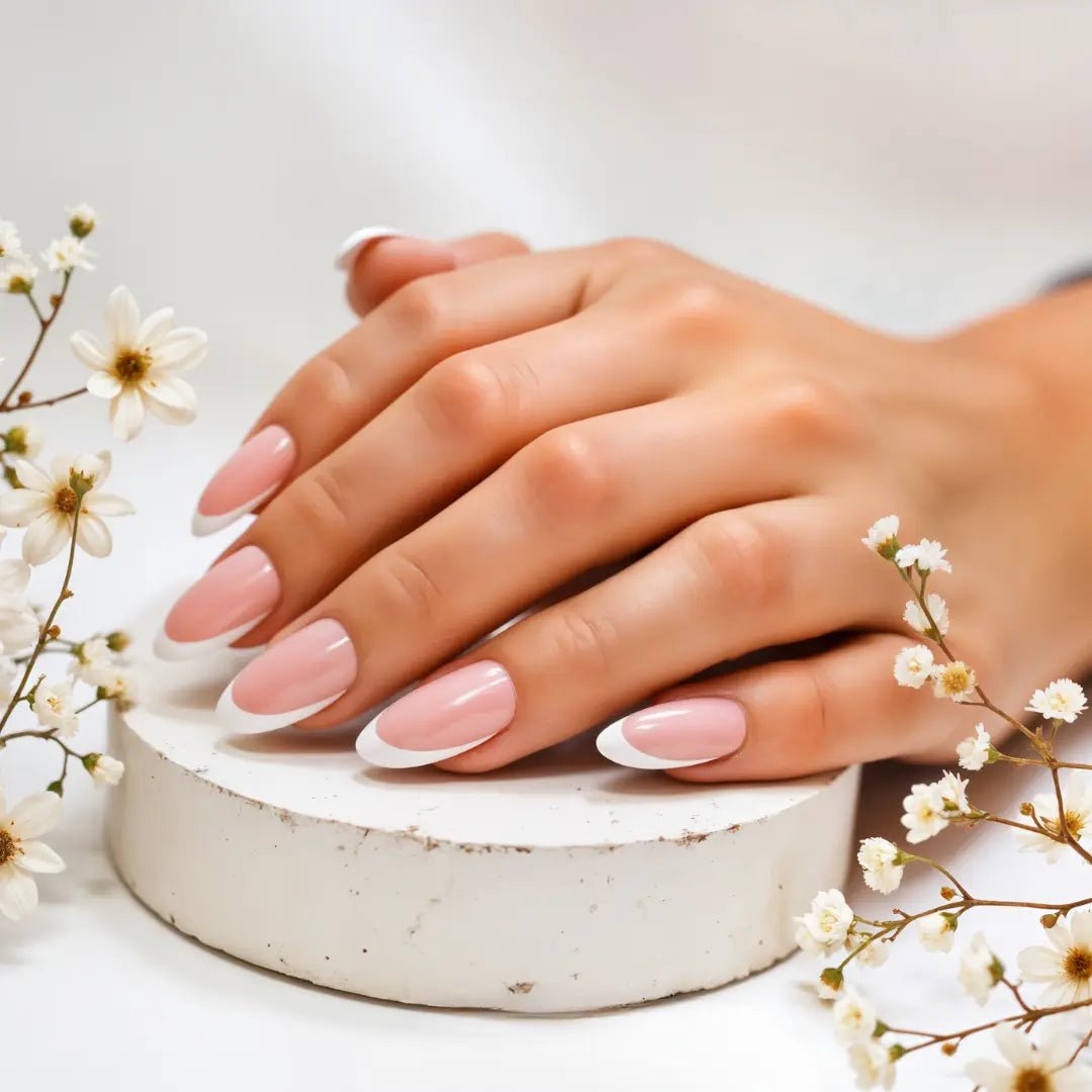 Kit faux ongles amande french manucure originale FAux ongle réutilisable NAILSLASHESBYCHA-ELEGANCE faux ongles réutilisables