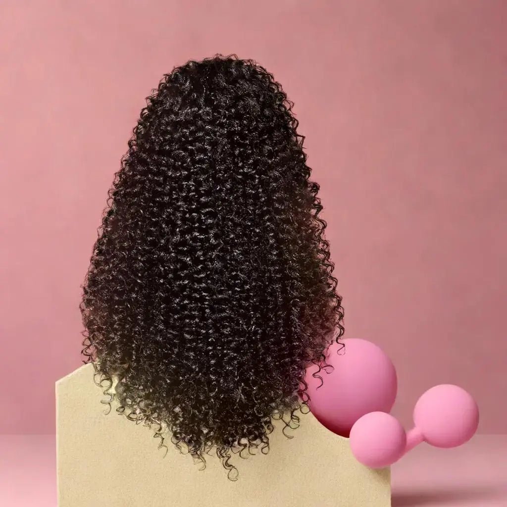 Postiche cheveux synthétique – Postiche queue de cheval avec élastique, légère et facile à fixer. Idéale pour ajouter longueur et volume avec un rendu naturel. Postiche perruque élégante pour un look soigné en un instant.