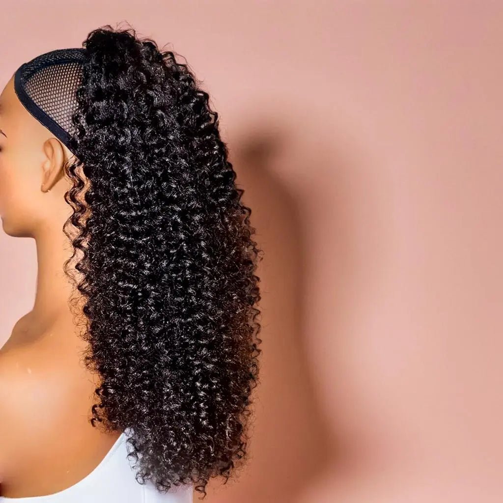 Postiche cheveux synthétique – Postiche queue de cheval avec élastique, facile à poser pour un volume instantané. Postiche perruque élégante, idéale pour un look soigné et naturel.