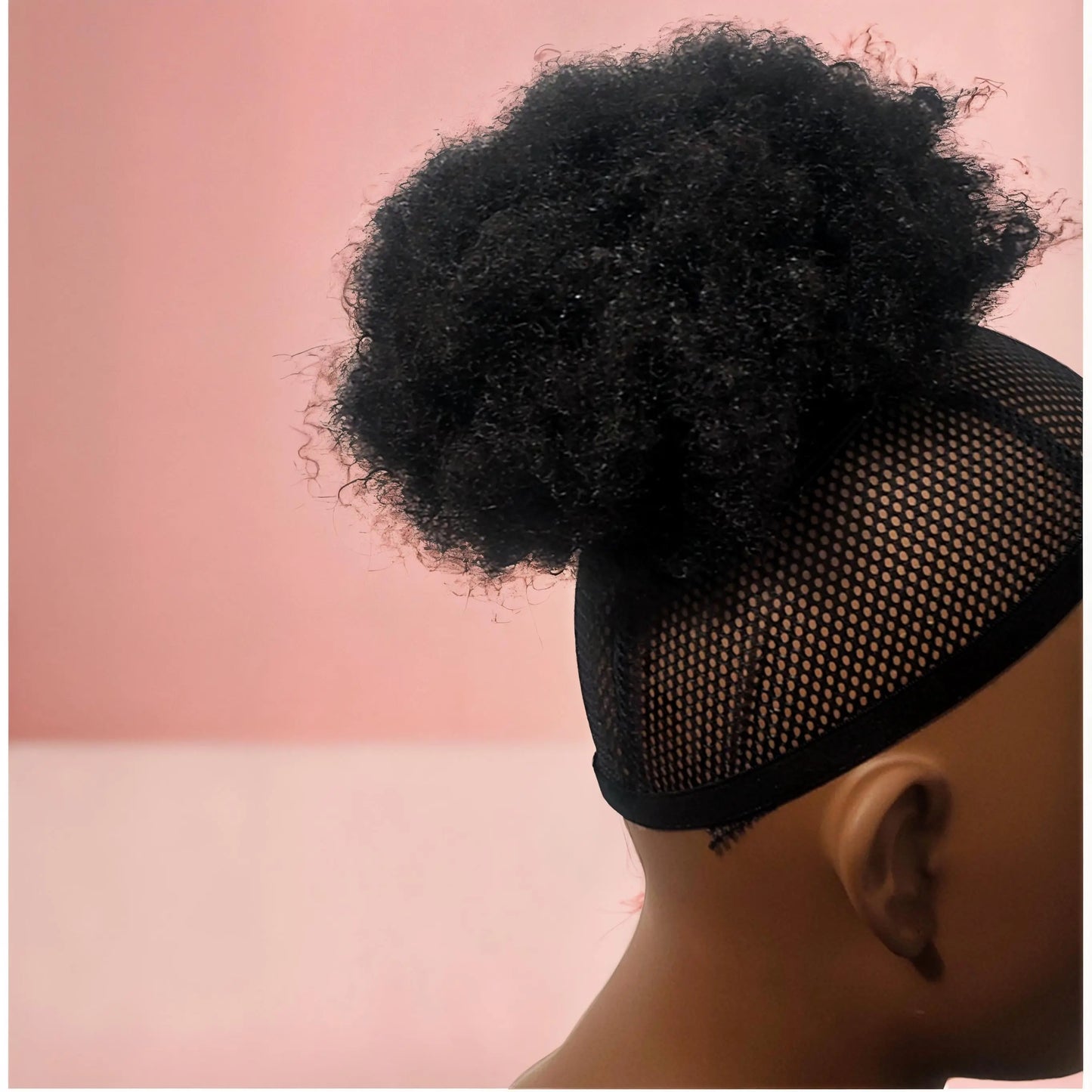 Afro puff cheveux 3C 4C kinky curl, extensions cheveux afro peau noire, queue de cheval courte avec élastique, postiche queue de cheval afro, coiffure cheveux crépus naturelle, Crépus&Co Elégance.