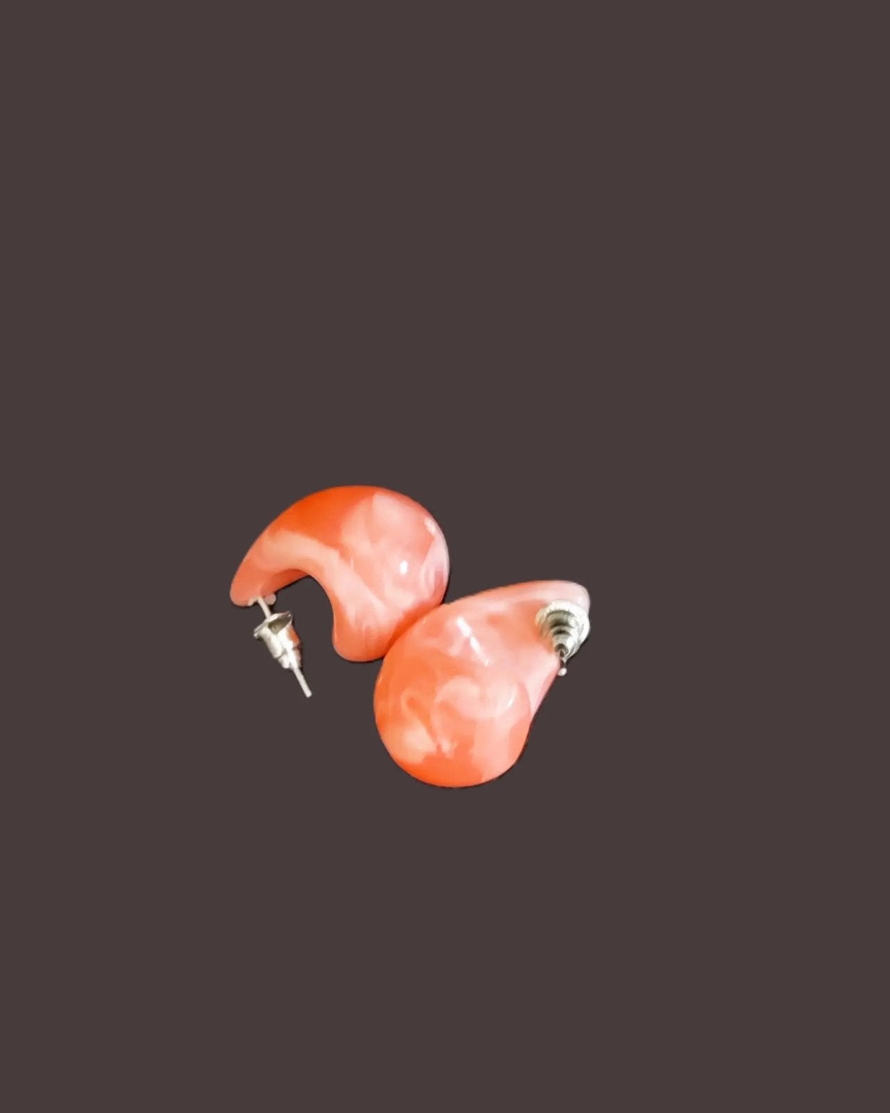 Boucles goutte rose pâle marbrées en acrylique avec tige inox et titane, Zayane