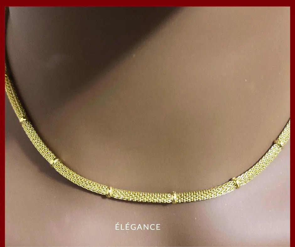 Bijou femme : collier perlé en acier inoxydable doré, élégant et moderne.