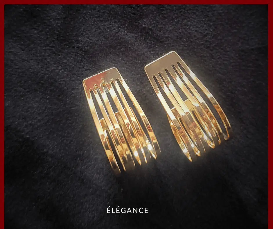 Boucles d'oreilles dorées élégantes et modernes, un accessoire tendance pour sublimer chaque tenue.
