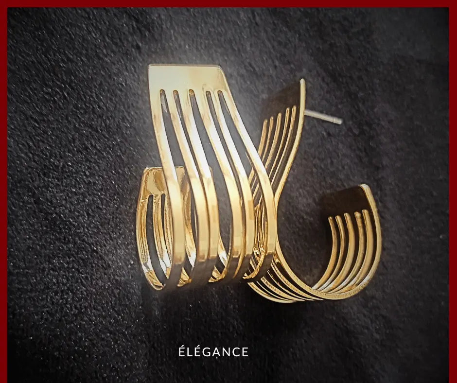 Boucles d'oreilles dorées élégantes pour femme, alliant tendance et sophistication.