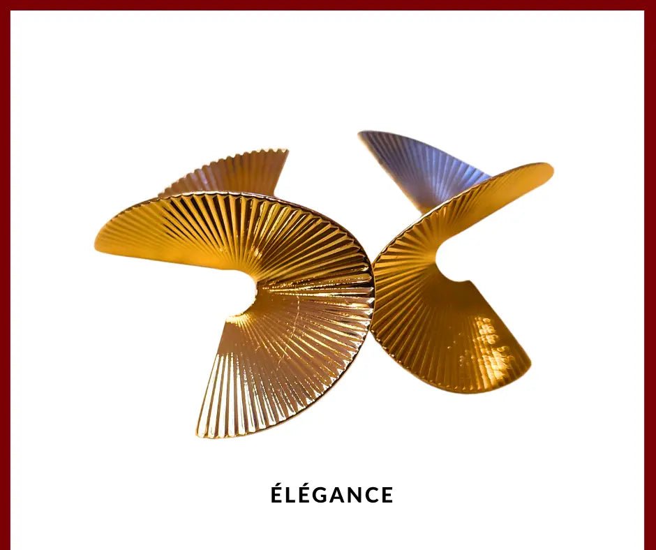 Boucles dorées en spirale légère, bijou original et élégant.
