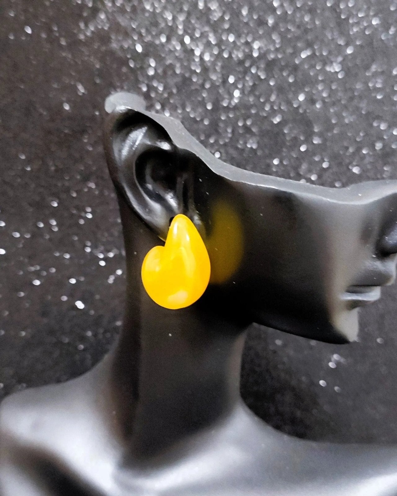 Boucles d’oreilles goutte marbrée jaune en acrylique et acier inoxydable, modèle Zayane