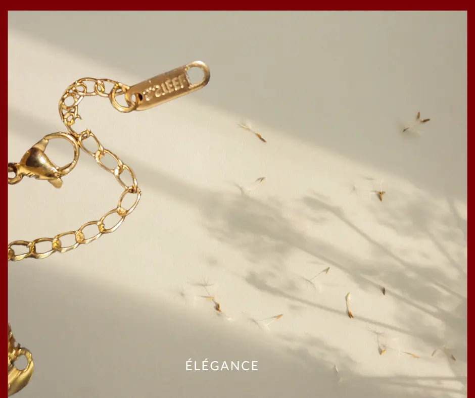 Bracelet en acier inoxydable doré avec mailles grains de café, un bijou chic pour compléter vos tenues.