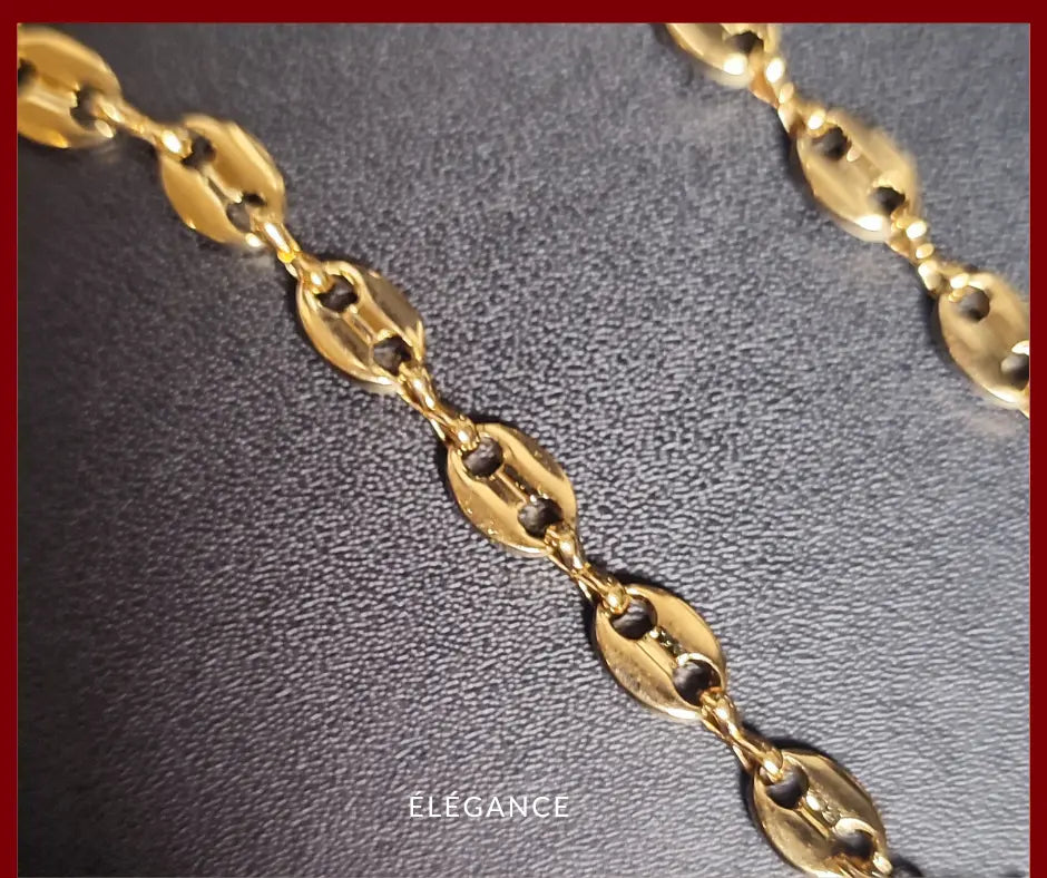 Bracelet doré en acier inoxydable à chaîne de mailles grains de café, un accessoire élégant et moderne.