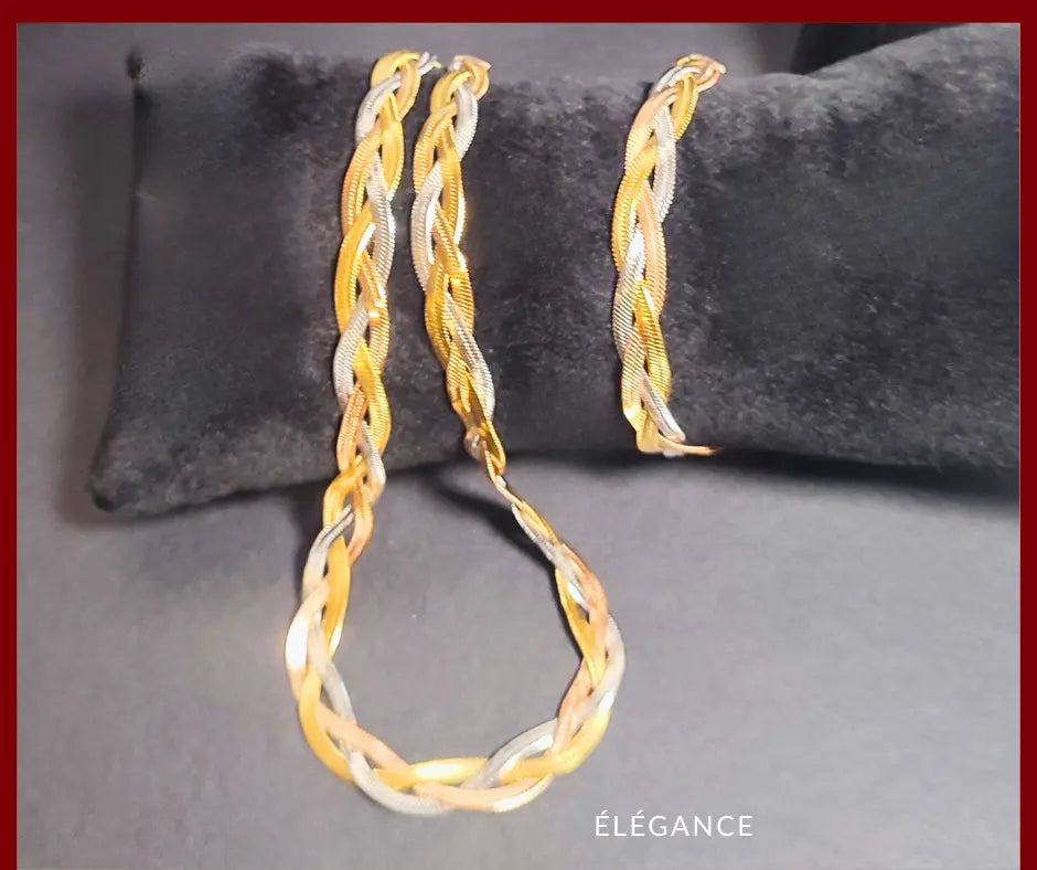 Collier en acier inoxydable tressé à 3 brins, un accessoire élégant pour femmes.