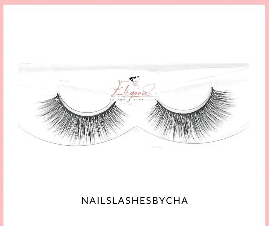 Faux cils naturel 3D pour effet foxy eyes, légers et réutilisables, à coller facilement. Idéal pour un maquillage élégant avec un regard allongé et naturel.