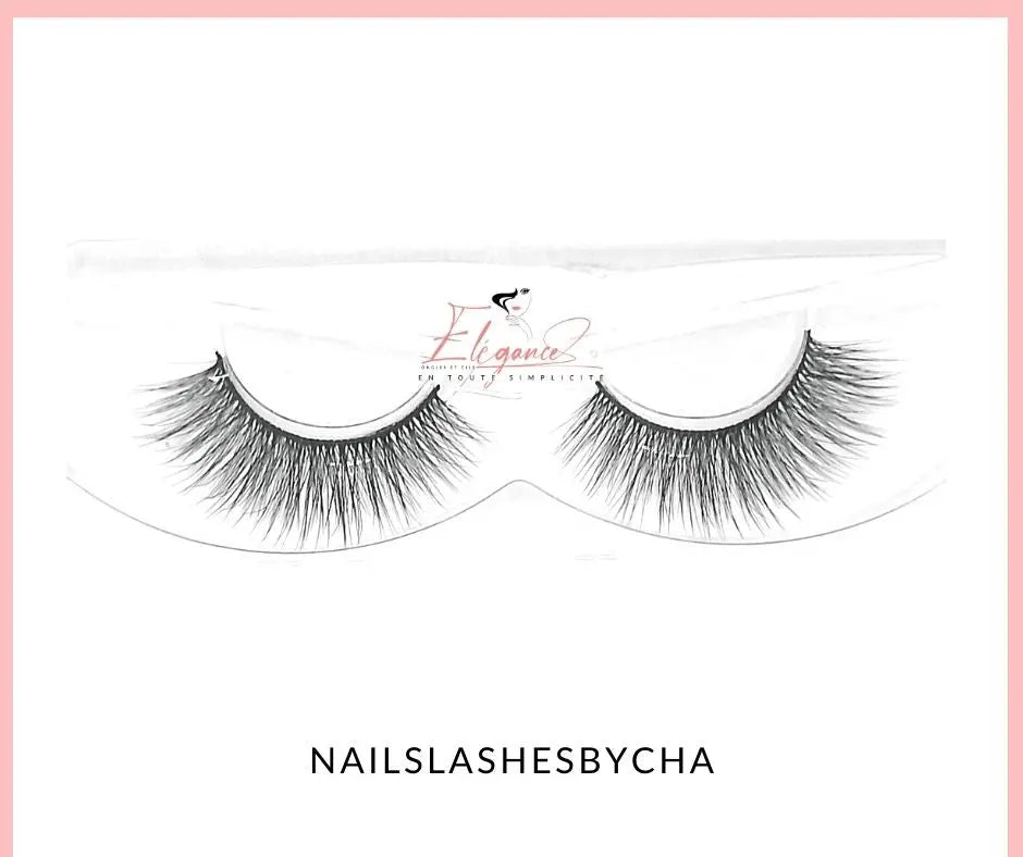 Faux cils réutilisables à coller, effet naturel et longueur subtile. Cils 3D pour un rendu discret et soigné, parfaits pour un look quotidien chic signé Élégance.