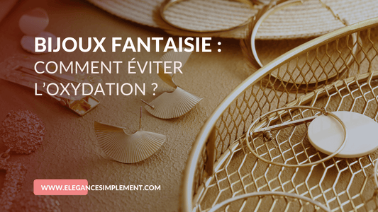 Bijoux fantaisie en alliage, bois et coquillage soigneusement rangés pour éviter l’oxydation