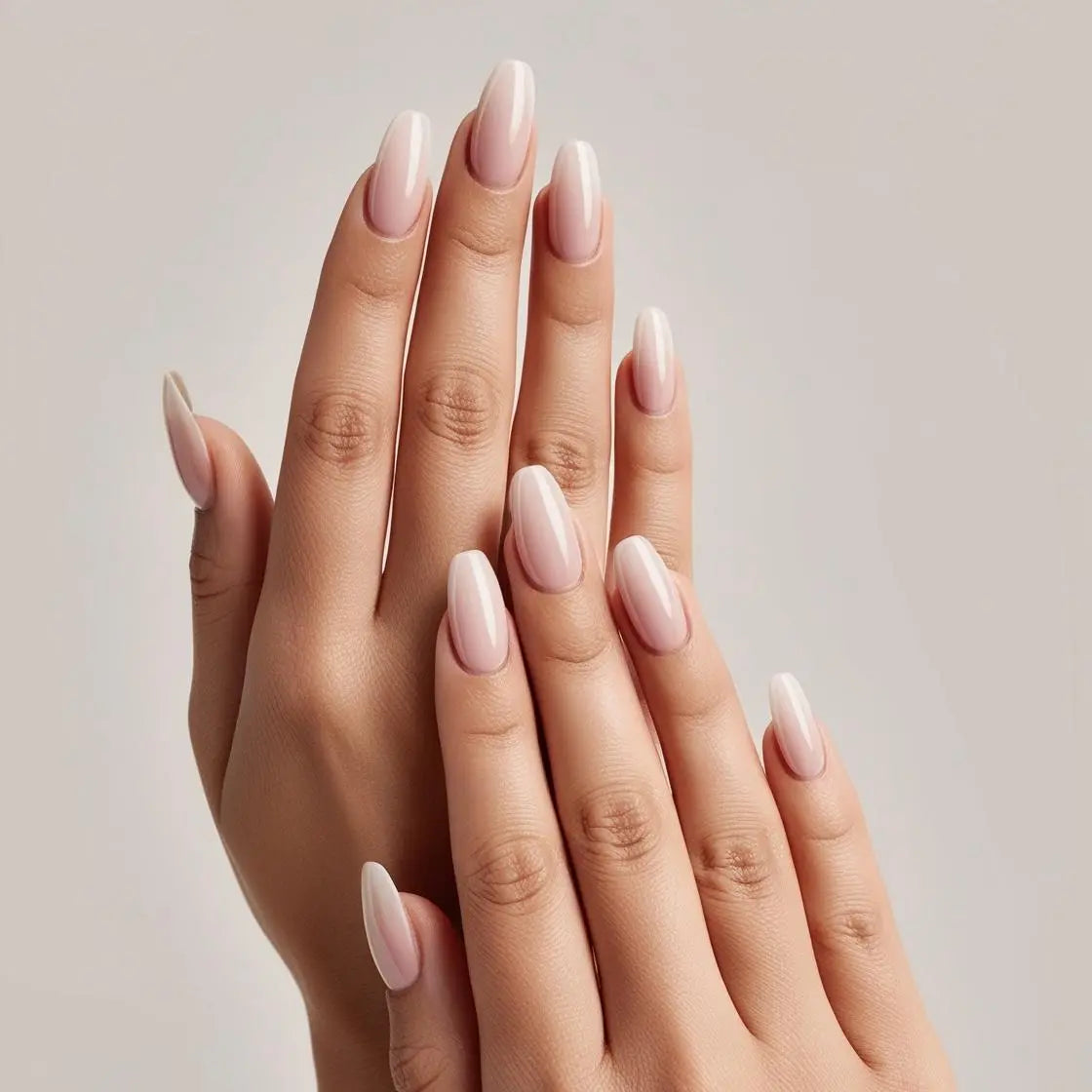 french manucure ballerine ou ongle mi long ongle, une french carre, des faux ongles reutilisable sans colle ou encore ongle french original vous avez le choix