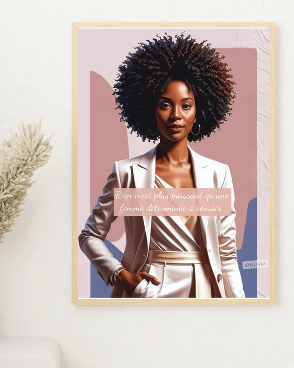 Affiche décorative téléchargeable avec citation « Il n'y a pas plus puissante qu'une femme déterminée » – style élégant et moderne