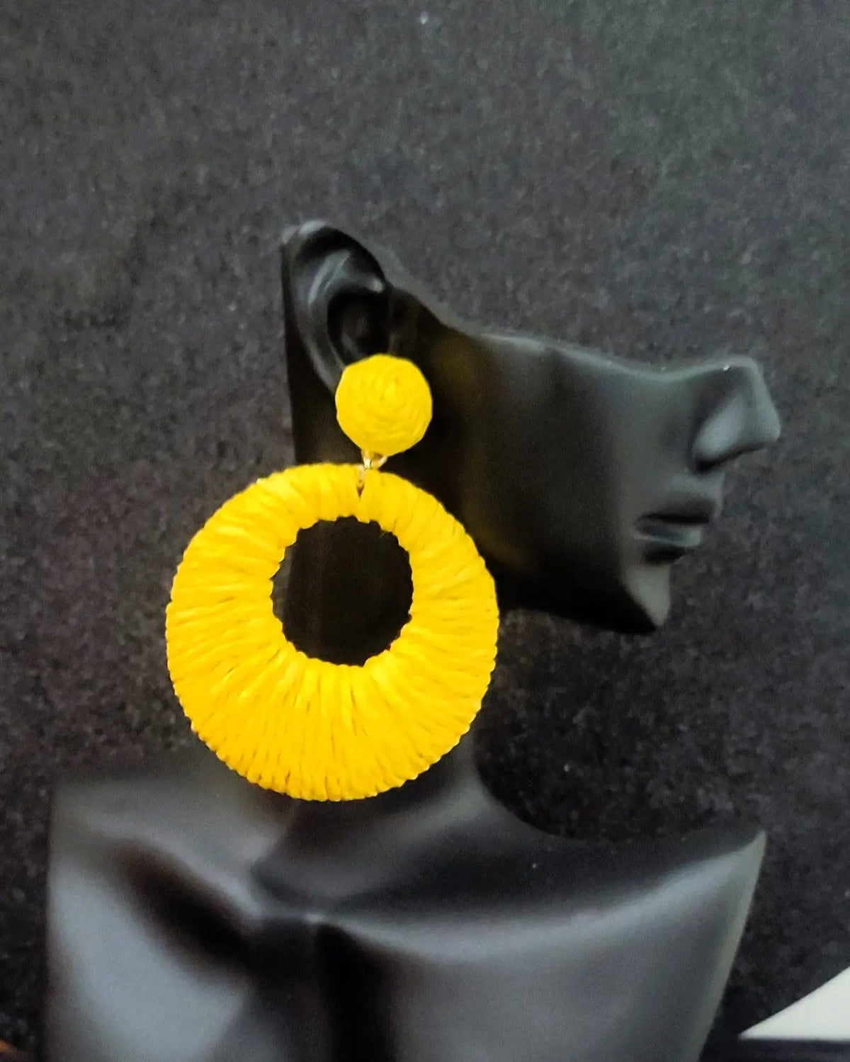 Boucles Bahïa grandes créoles tressées, disponibles en deux couleurs