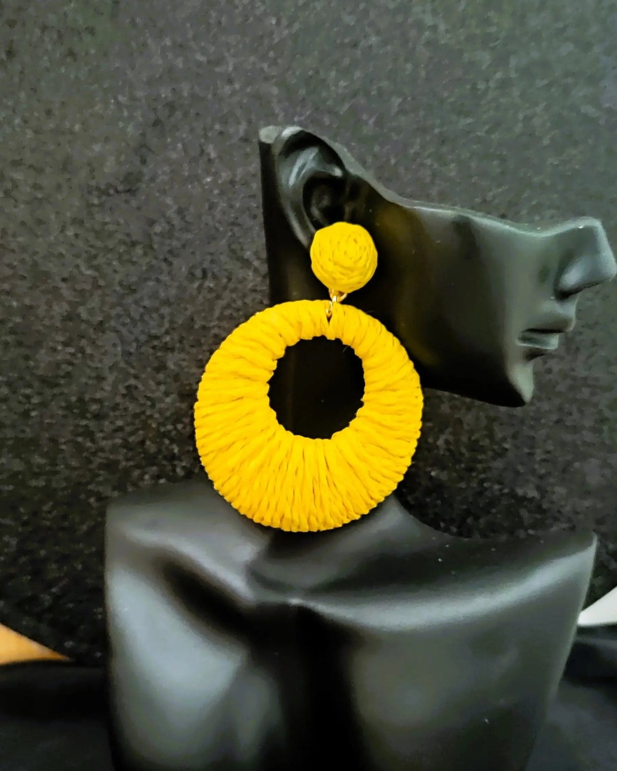 Bijoux d’oreilles artisanaux en papier tissé, modèle Bahïa