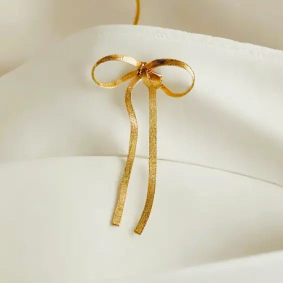 Bijou de cheveux doré : Un accessoire raffiné qui ajoute de l'élégance à votre coiffure.

