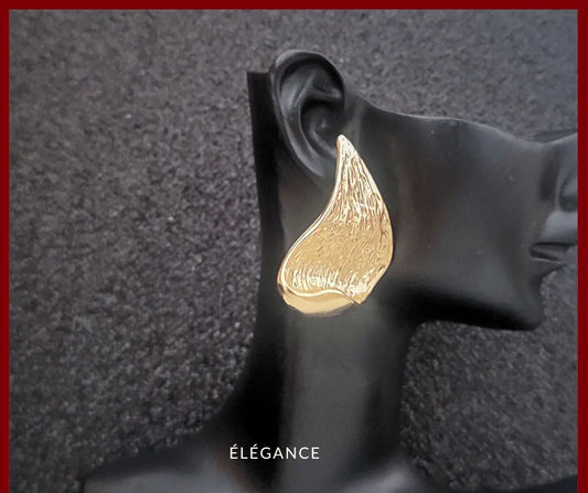 boucles d'oreilles originales boucles d'oreilles bijou femme élégante boucles d'oreille goutte doré boucles d'oreilles tendance boucle d'oreille oversize boucles d'oreilles asymétriques boucles en goutte d'eau bijoux modernes boucles d'oreilles audacieuses_elegance bijoux_élégance bijoux cadeaux idée cadeau elegance bijoux