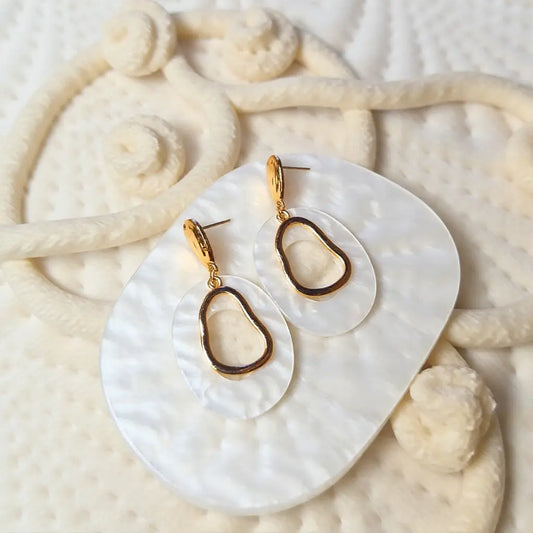 Boucles d'Oreilles Pendantes en Coquillage Ovale Glamour Elégance bijoux par elegance Simplement boutique de bijoux