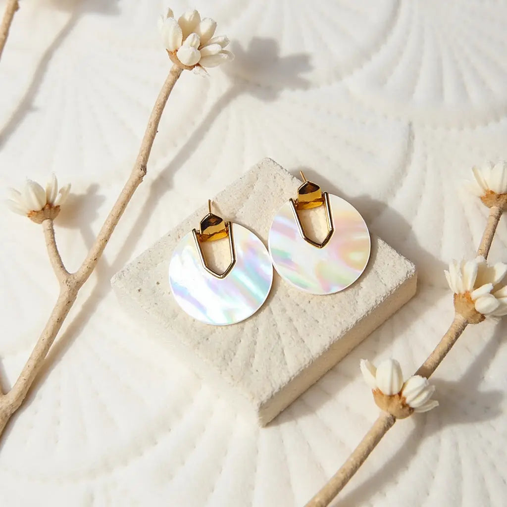  boucles d'oreilles pour femmes, boucles d'oreilles originales, boucles d'oreilles élégantes_une paire de boucles d'oreilles_boucles d'oreilles_boucles d'oreilles femme_boucles d'oreilles pendantes_boucles d'oreilles originales_boucles d'oreilles pendantes originales_boucles d'oreilles rondes_boucle oreille dorée_boucles d'oreille dorées_grosse boucle d'oreille dorée_boucles d'oreilles nacre_boucles d'oreilles perles nacre_élégance bijoux_elégance bijoux_site de bijoux pas cher_meilleur site de bijoux pas