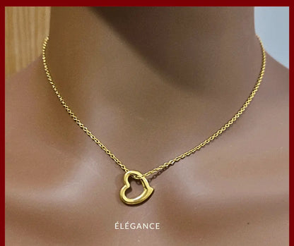 Collier en acier inoxydable doré avec breloque en forme de cœur, design chic et romantique.