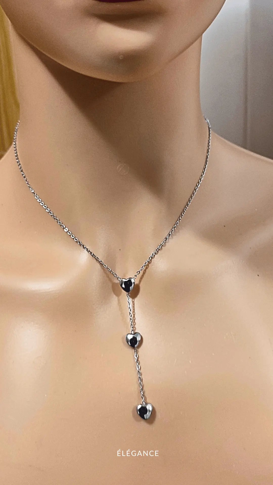 Collier pendentif 3 cœurs entrelacés, en acier inoxydable doré, style raffiné Élégance Bijoux.