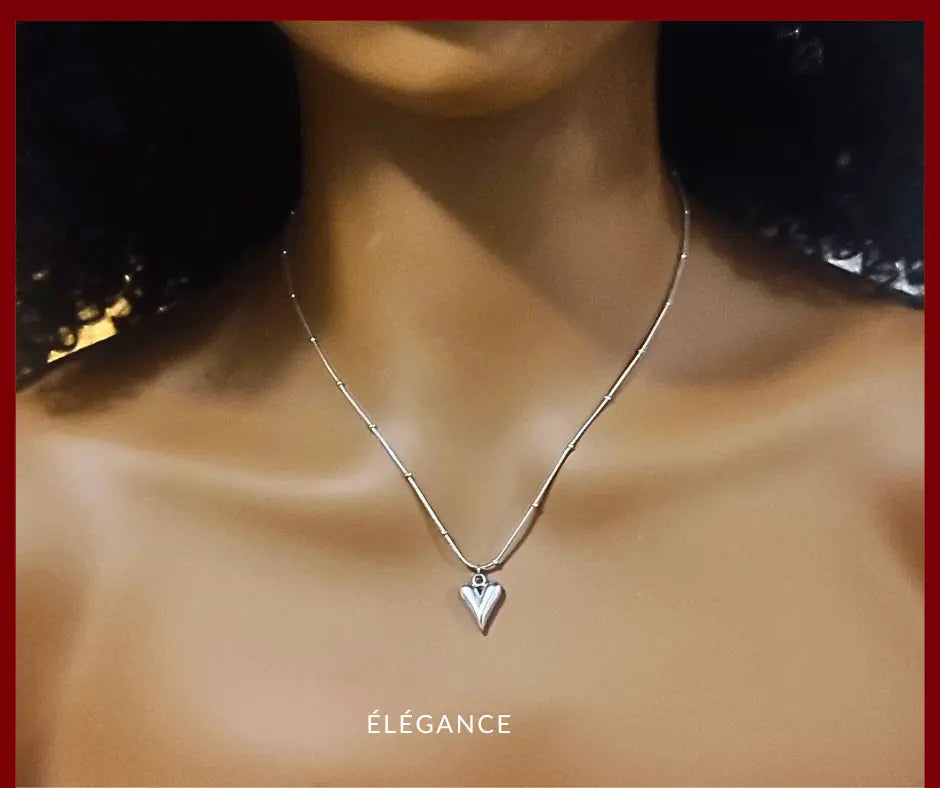 Collier cœur en acier inoxydable doré Élégance Simplement, bijou chic pour femme moderne.