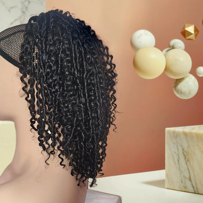 Postiche queue de cheval élastique Crepus and Co – Extension capillaire courte et bouclée, avec fixation élastique pour un maintien sécurisé. Apportez volume et style instantanément à vos cheveux grâce à cette queue de cheval pratique et élégante.