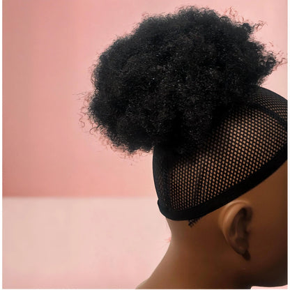Afro puff cheveux 3C 4C kinky curl, extensions cheveux afro peau noire, queue de cheval courte avec élastique, postiche queue de cheval afro, coiffure cheveux crépus naturelle, Crépus&Co Elégance.