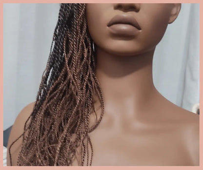 Postiche queue de cheval 'Reine Esther' – Postiche Vanille 22 pouces couleur T1B/33, avec tresse longue, pour une coiffure africaine élégante. Élégance Simplement, pour un look sophistiqué et naturel.