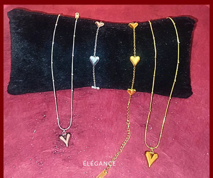Collier pendentif cœurs entrelacés en acier inoxydable, bijou intemporel pour femme élégante.