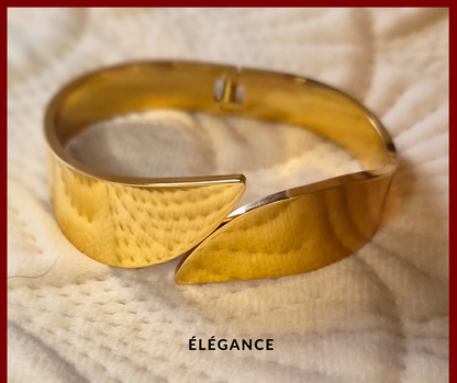 Bracelet en acier inoxydable, design moderne et tendance pour femme.
