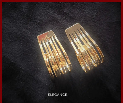 Boucles d'oreilles dorées élégantes et modernes, un accessoire tendance pour sublimer chaque tenue.