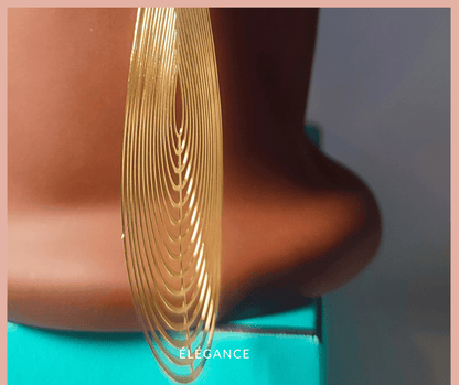 Boucles d’oreilles pendantes en acier inoxydable doré, design goutte d’eau raffinée, style moderne.