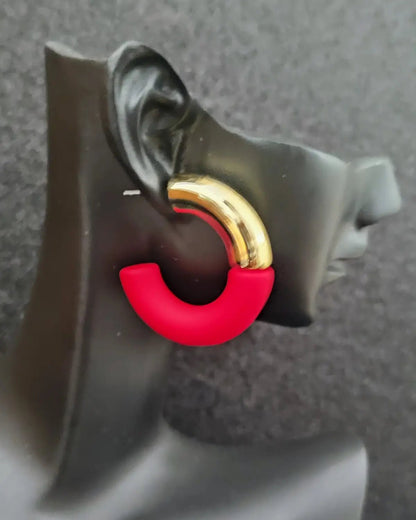 Boucles créoles colorées Luméa, acier inoxydable doré et acrylique marbré pour un look chic.