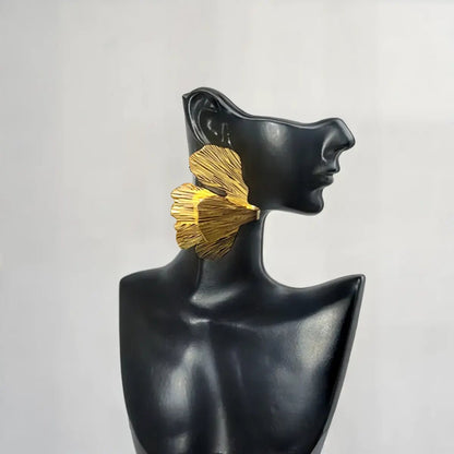 Boucles d’oreilles dorées NERVURA en acier inoxydable, design demi-feuille nervurée chic.