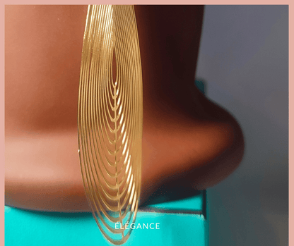 Boucles d'oreilles aérées dorées en acier inoxydable, pour un look chic et moderne, idéales pour femmes.