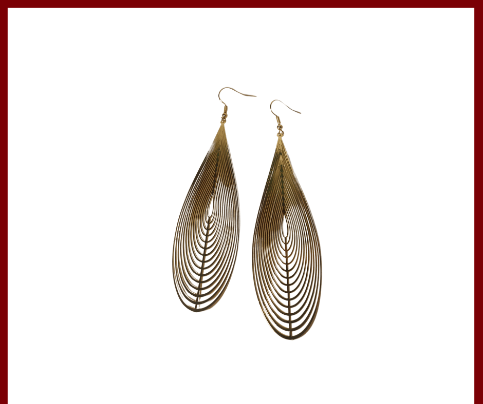 Boucles d'oreilles goutte d'eau dorées en acier chirurgical, design moderne et élégant pour femmes.