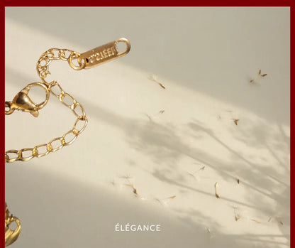 Bracelet en acier inoxydable doré avec mailles grains de café, un bijou chic pour compléter vos tenues.