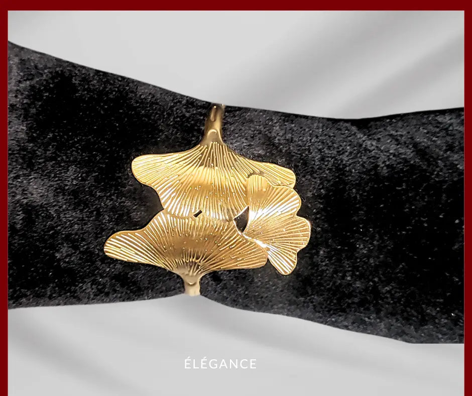 Bracelet en acier inoxydable doré avec motif feuille de Ginkgo, un bijou élégant pour femmes.