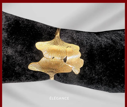 Bracelet en acier inoxydable doré avec motif feuille de Ginkgo, un bijou élégant pour femmes.