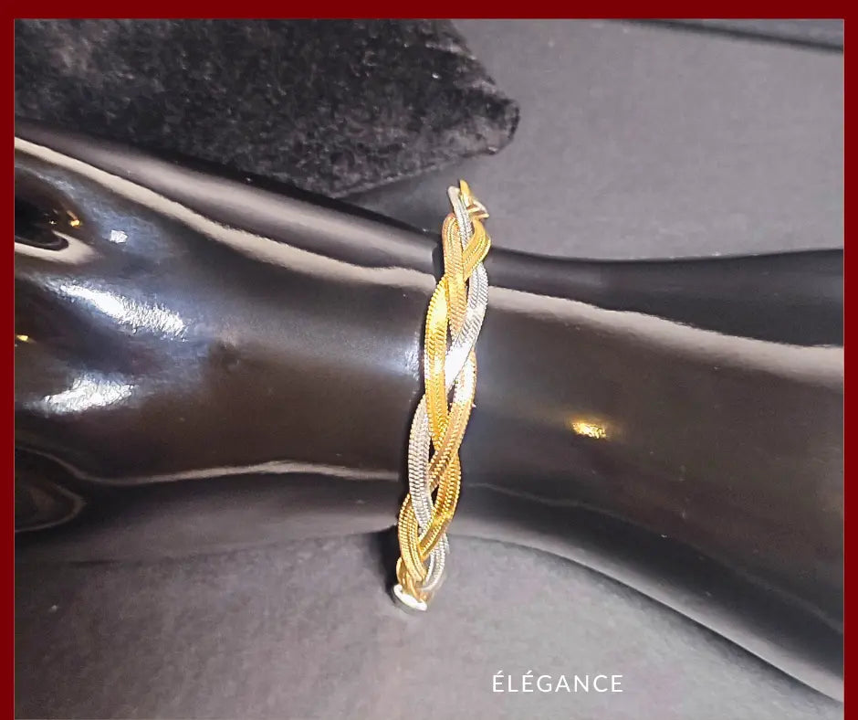 Bracelet en acier inoxydable tricolore avec chaîne de serpent, un accessoire élégant pour homme et femme.