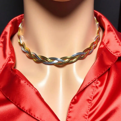 Élégant collier 3 brins tressés en acier inoxydable, parfait pour toutes occasions.