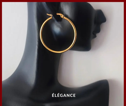 Boucles d’oreilles créoles fines et brillantes, en acier inoxydable doré, signées Élégance Bijoux.