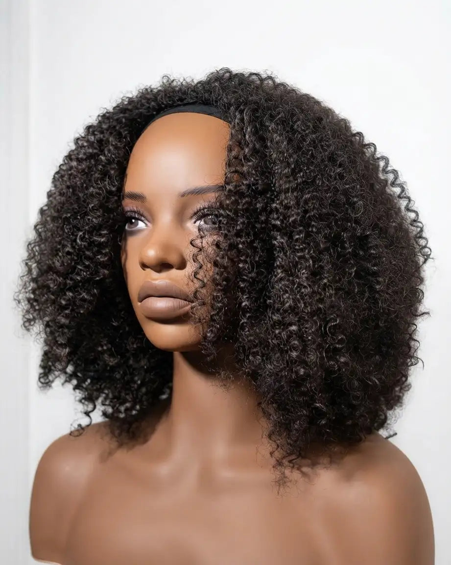 Vue de profil d'une half wig semi-naturelle texture frisée modèle Séphora
