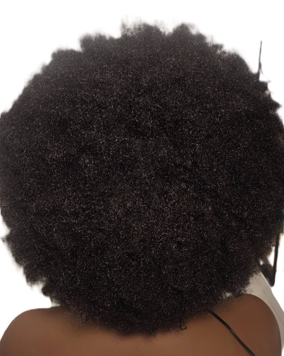 Perruque afro Sérah Crépus&Co – cheveux crépus 4C, kinky, boucles 3C, effet naturel volumineux, sans colle et stylé.